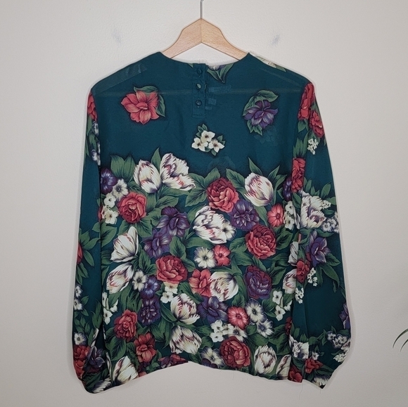 Vintage Laura & Jayne Collection | Floral Blouse with Faux Pearl Detail - Picture 6 of 6